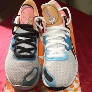 Nike Renew Bugs Bunny And Lola Womens Size 9 Athletic Shoes